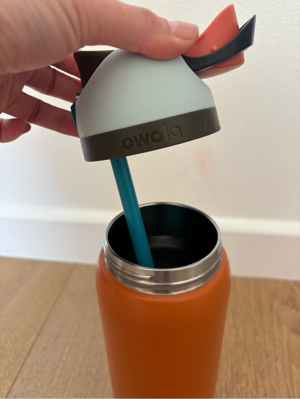 Owala 32 oz Freesip in Orange - Picture 4 of 6